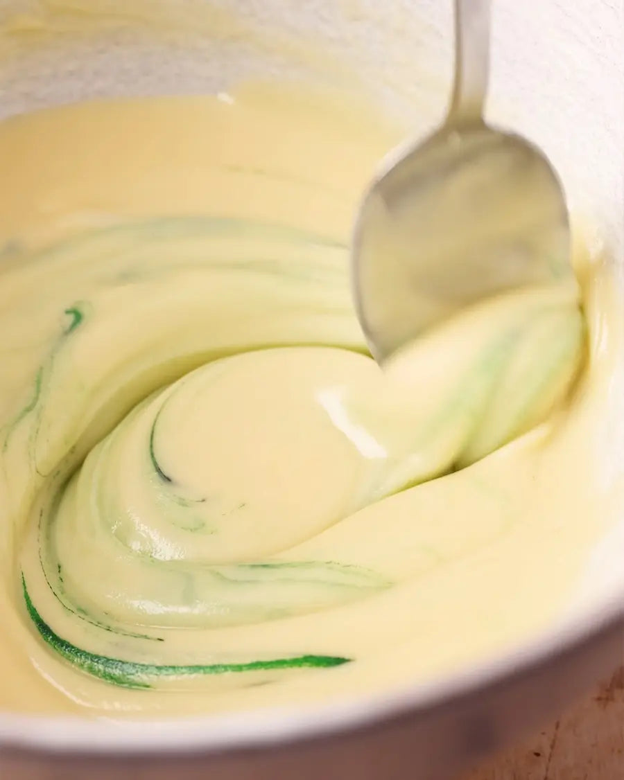 Pistachio flavoured white chocolate cookie filling