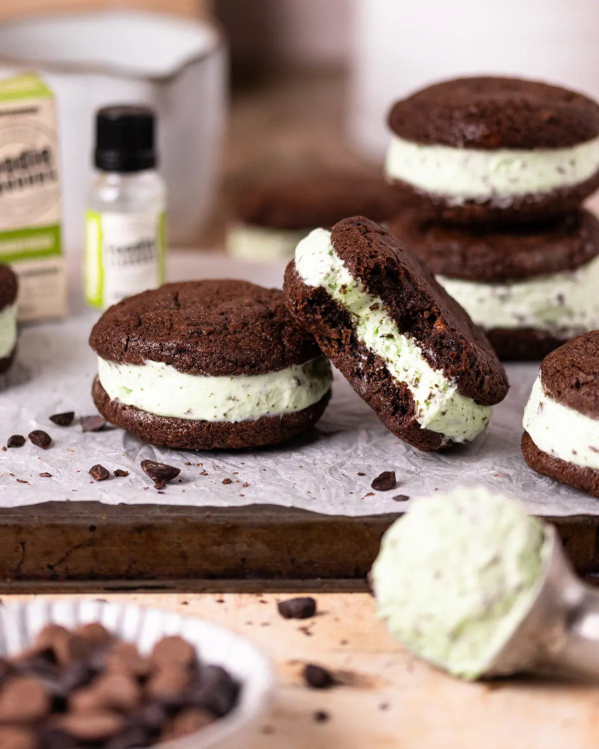 Peppermint flavouring ice cream sandwich cookies